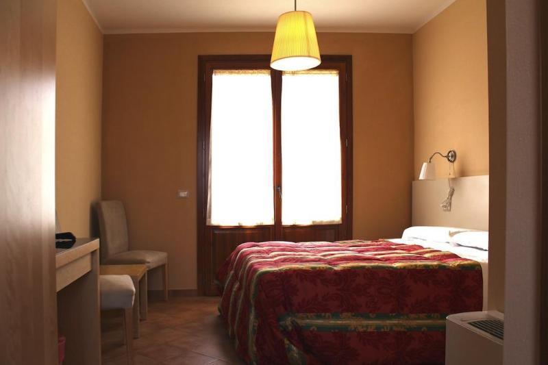 Rosy Hotel
